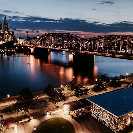 Hyatt Regency מלון 5*