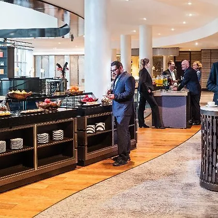 Hyatt Regency מלון 5*