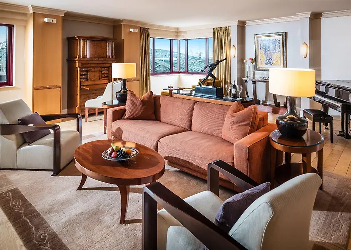 Hyatt Regency Hotel 5*