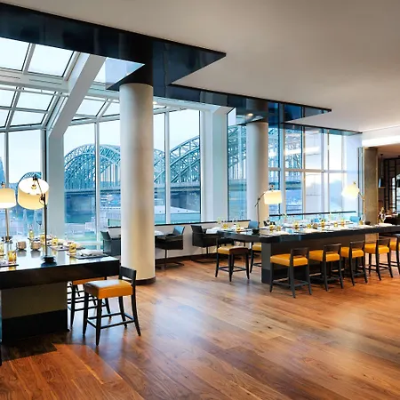 Hyatt Regency Szálloda 5*
