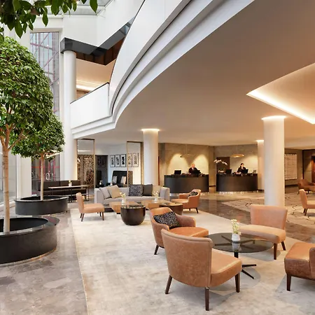 Hyatt Regency Szálloda 5*