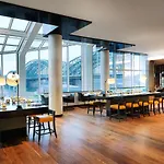 Hyatt Regency Ξενοδοχείο 5*